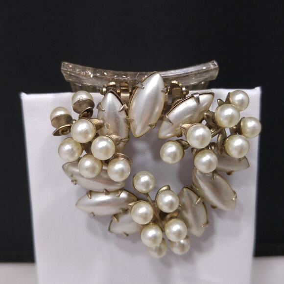 Vintage Wedding Hair Comb, Faux Pearls , 1950s, Bridal Hair Accessory, 2 Inches - Picture 7 of 10